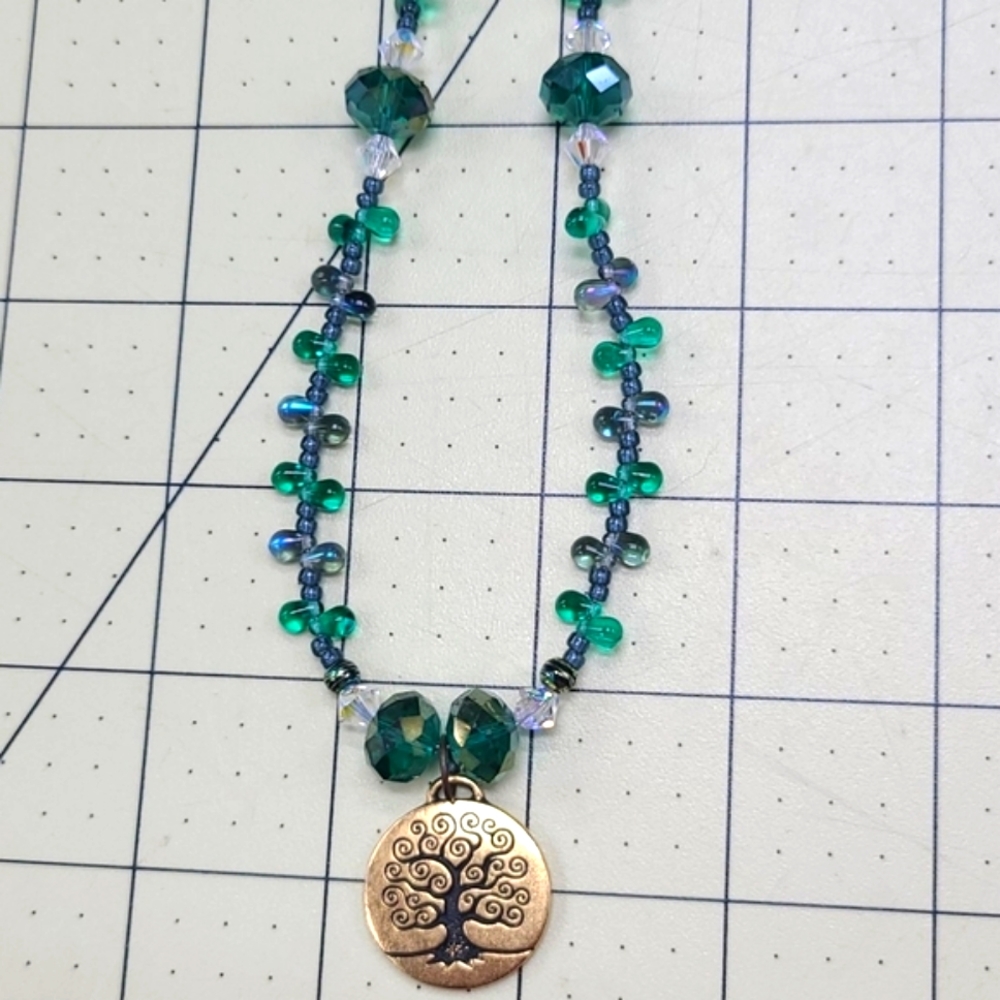 Tree of Life Pendant Green Glass Beaded Necklace - Picture 11 of 14